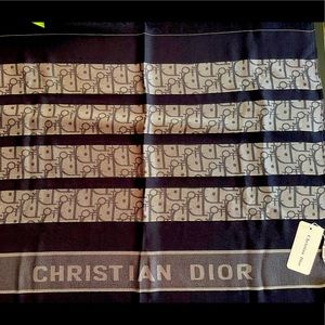 Christian Dior Wraparound Scarf 🧣